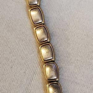 Ladies good tone bracelet